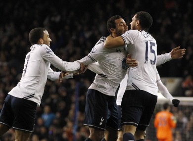 Mousa Dembélé celebrates with his Spurs teammates.
