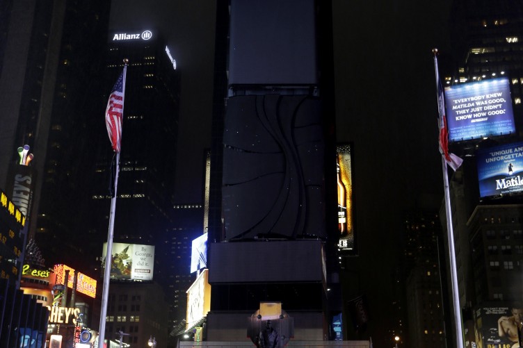 Photos This Is How Times Square Looked With The Lights Off Last Night