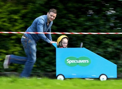 McFadden was joined by some super tough mini-fans at the launch of Specsavers' nationwide search for Ireland’s most Unbreakable Friendship.