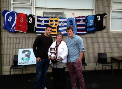 Munster players Conor Murray and Barry O'Mahony with Shane Geoghegan's mother, Mary.