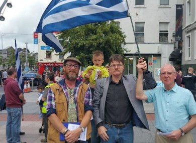 Diarmuid O'Flynn (centre)