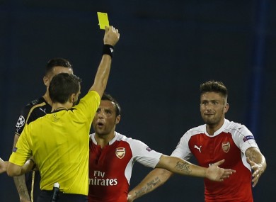 Olivier Giroud is shown a second yellow card.