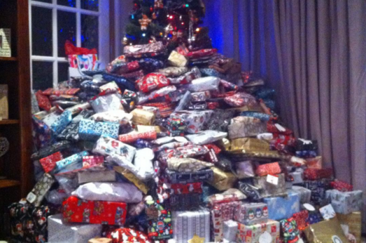 a mum has fired back after this photo of her christmas tree was christmas tree with presents png