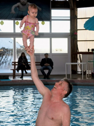 Snorri Magnússon runs baby swimming courses in Iceland. Here is four-month-old Eva standing on his hand.