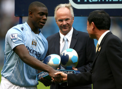 Sven Goran-Eriksson (centre) with Thaksin Shinawatra (right) and Micah Ricards.