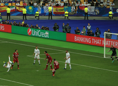 Gareth Bale scores Real Madrid's second goal.