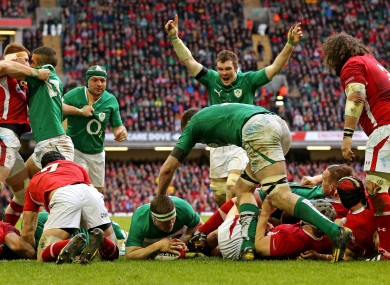 Peter O'Mahony celebrates as Brian O'Driscoll scores.