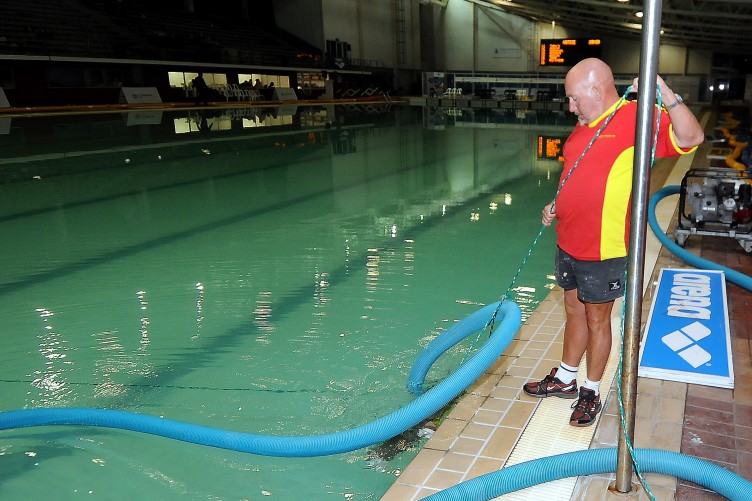 Poo In The Pool 11 Of Worst Things About Going Swimming