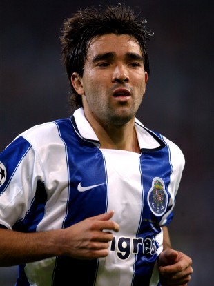 Deco, who retired today, seen here during his playing days with Porto.