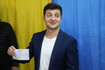 Volodymyr Zelensky casting his vote.