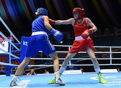 Belfast native Walsh (red) laid down an early marker.