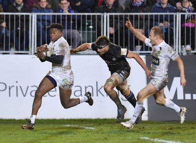 Samuel Ezeala scoring a try for Clermont.