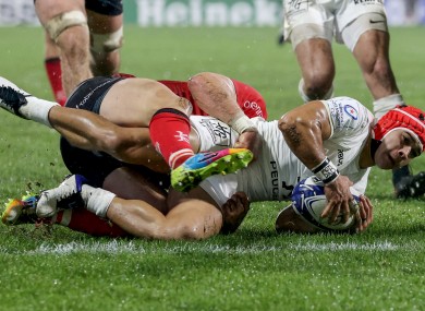 Toulouse Cheslin Kolbe scores a try.