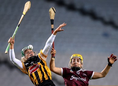Michelle Teehan and Siobhán McGrath battle for possession.