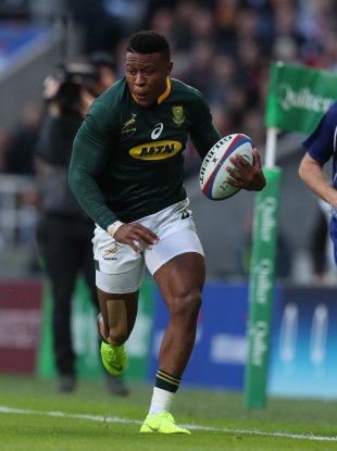 Aphiwe Dyantyi in action for South Africa at Twickenham in 2018.