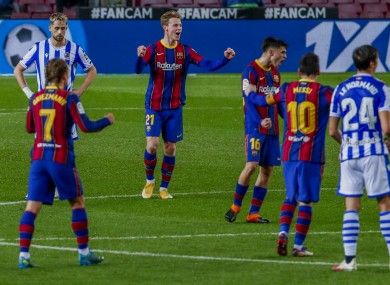 Frankie De Jong celebrates his goal.