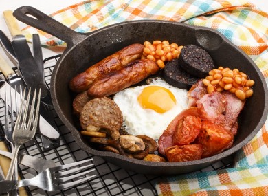 A lovely fry but those beans look a bit questionable, and I mean, really, could we not just have it on a normal plate?