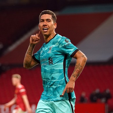 Roberto Firmino celebrates.