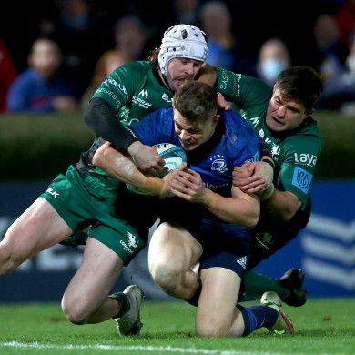 Garry Ringrose crosses for a Leinster try.