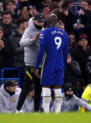 Thomas Tuchel speaks to Romelu Lukaku during Chelsea's draw with Brighton on Wednesday.