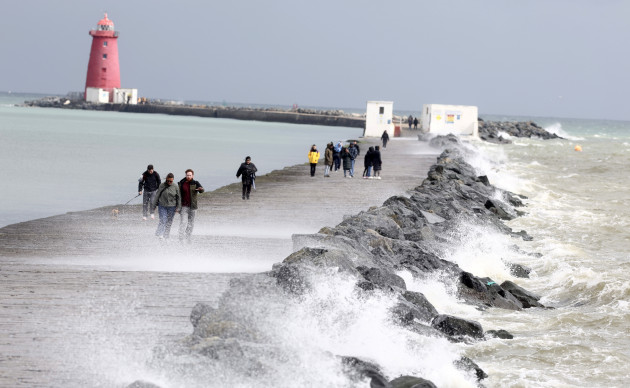 Thousands without power and flights cancelled as 'very strong winds' bash Ireland