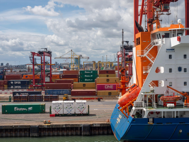 Clean-up operation underway after significant oil spill at Dublin port 