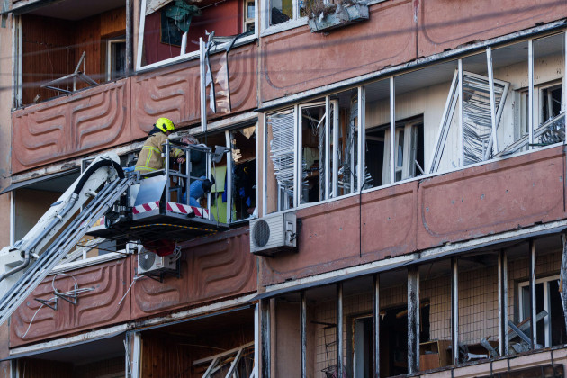 Heavy Russian strikes on Kyiv kill one, wound 31