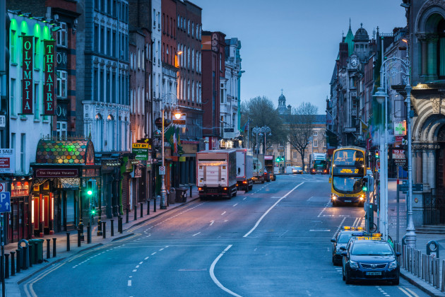 Man pleads guilty to attacking teenage twin sisters with glass bottle on Dublin's Dame Street