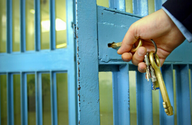Nurse watched Midlands Prison inmate die in his cell because officers could not find the keys
