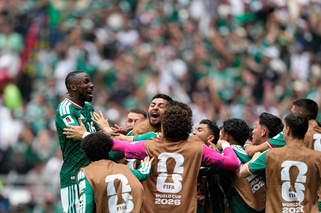 Amid three red cards, Mexico get home World Cup of