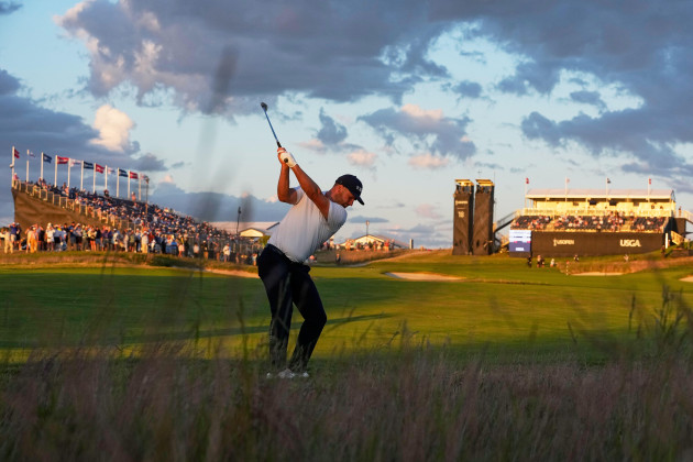 Clark takes six-shot lead into US Open final round – but still has Scheffler in his rearview mirror