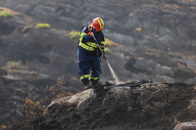 'Very unpredictable': Killarney National Park wildfire still smouldering after four days
