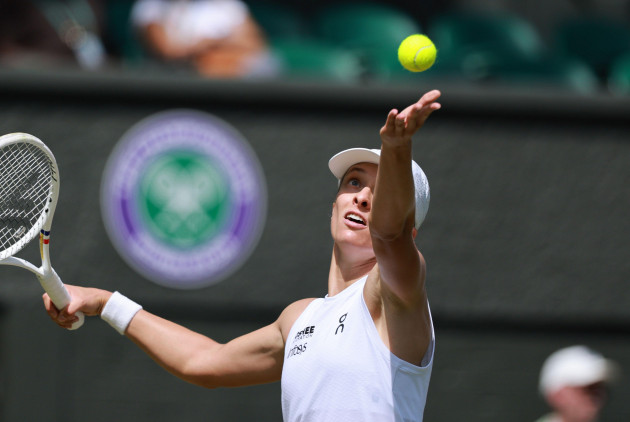 Swiatek sees off Pliskova to race into Wimbledon third round