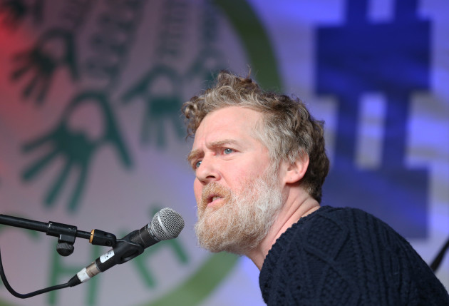 LIVE: Musicians and members of the public begin to arrive for funeral of Glen Hansard