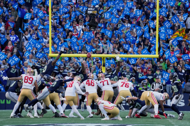 Unbeaten 49ers edge champion Seahawks while Vikings stay perfect
